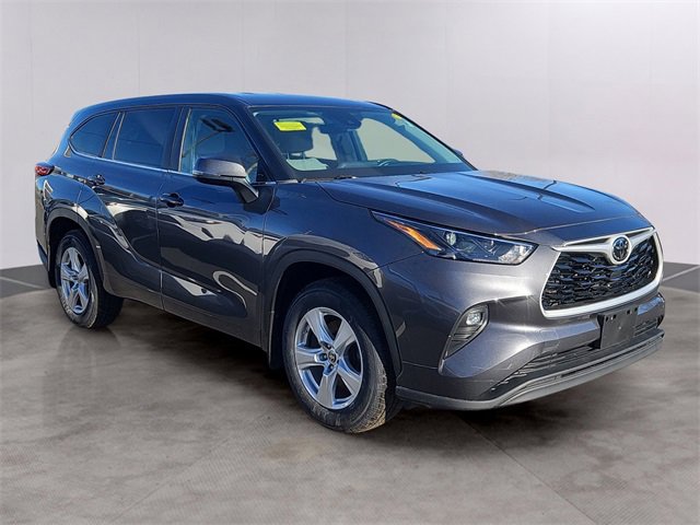 Used 2023 Toyota Highlander LE image 3