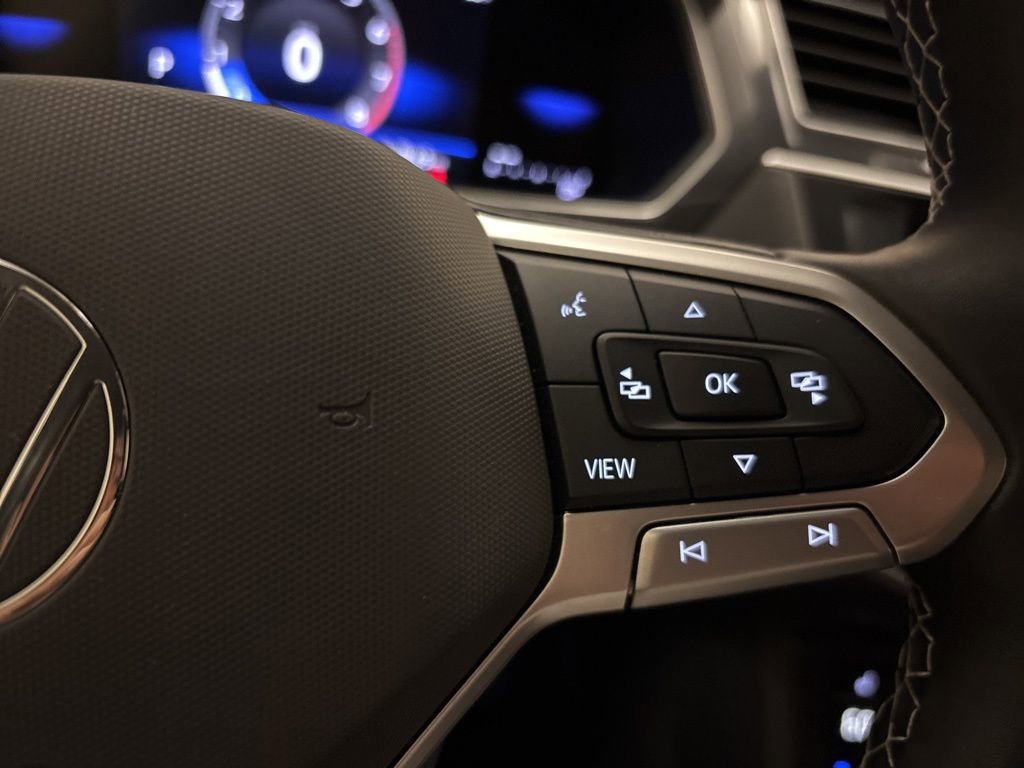 Used 2024 Volkswagen Tiguan SE image 16