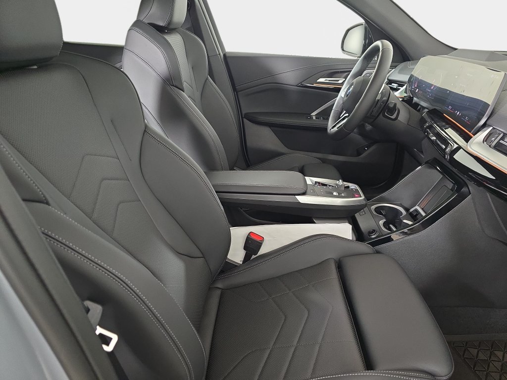 New 2026 BMW X2 xDrive28i w/ Technology Package AWD/4WD image 9