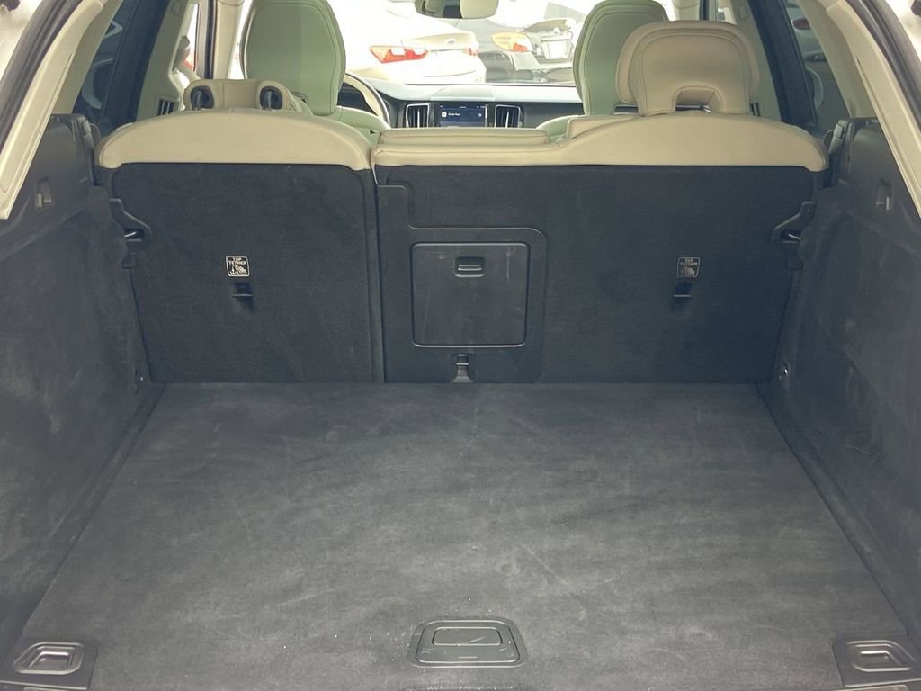 Used 2023 Volvo XC60 B5 Plus AWD/4WD image 23