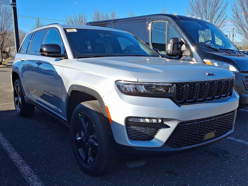 New 2025 Jeep Grand Cherokee Limited w/ Black Appearance Package image 3
