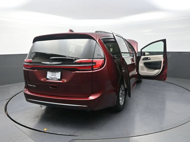 Used 2022 Chrysler Pacifica Touring-L FWD image 35