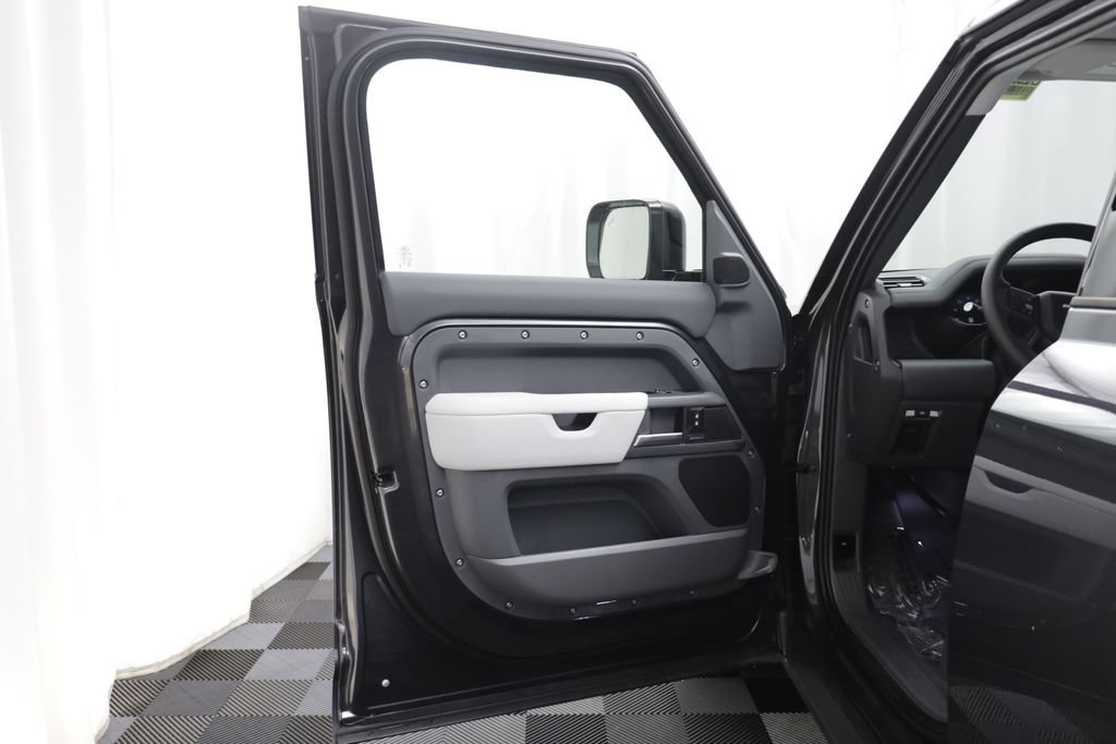 Certified 2026 Land Rover Defender 130 S AWD/4WD image 4