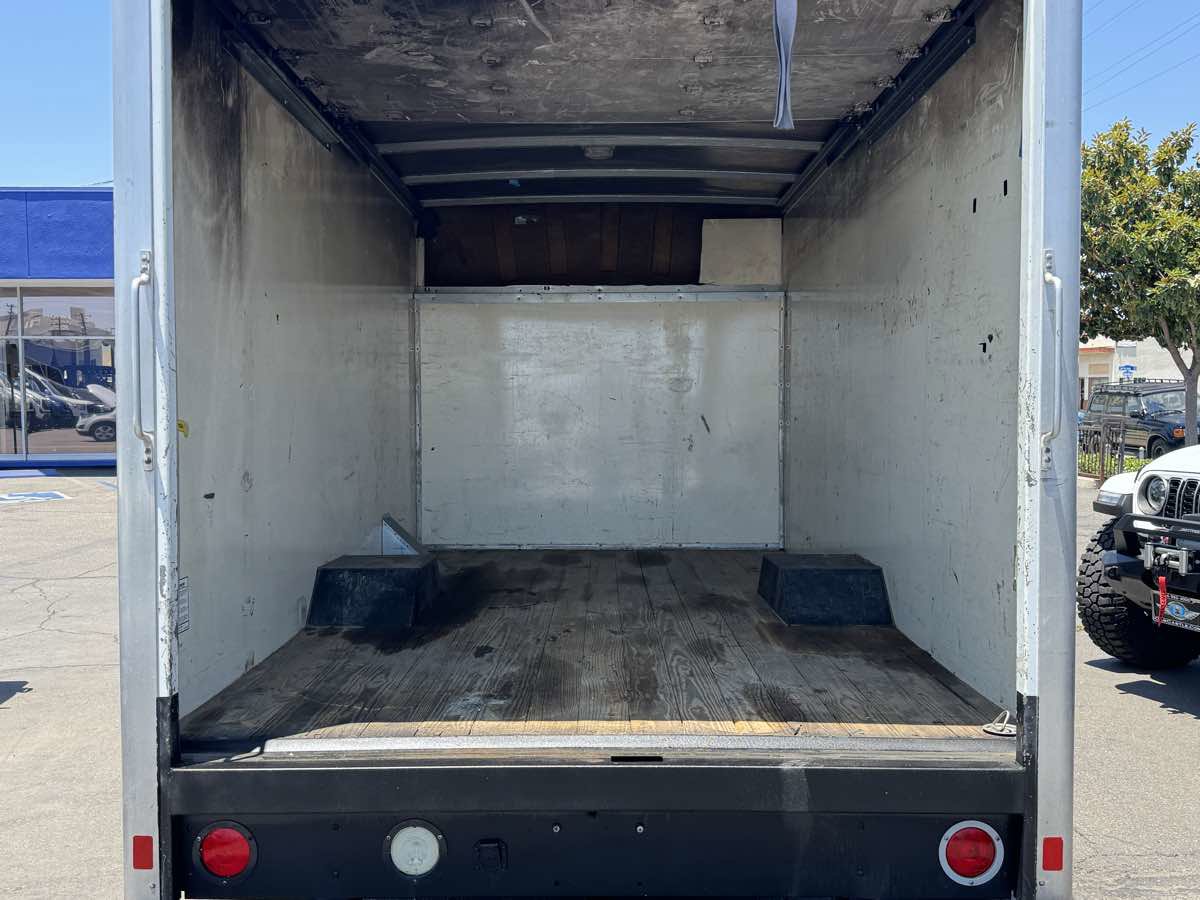 Used 2015 Chevrolet Express 3500 w/ Chrome Appearance Package image 5