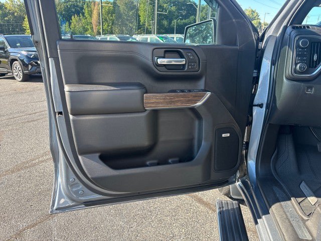 Used 2019 Chevrolet Silverado 1500 High Country w/ Technology Package AWD/4WD image 10