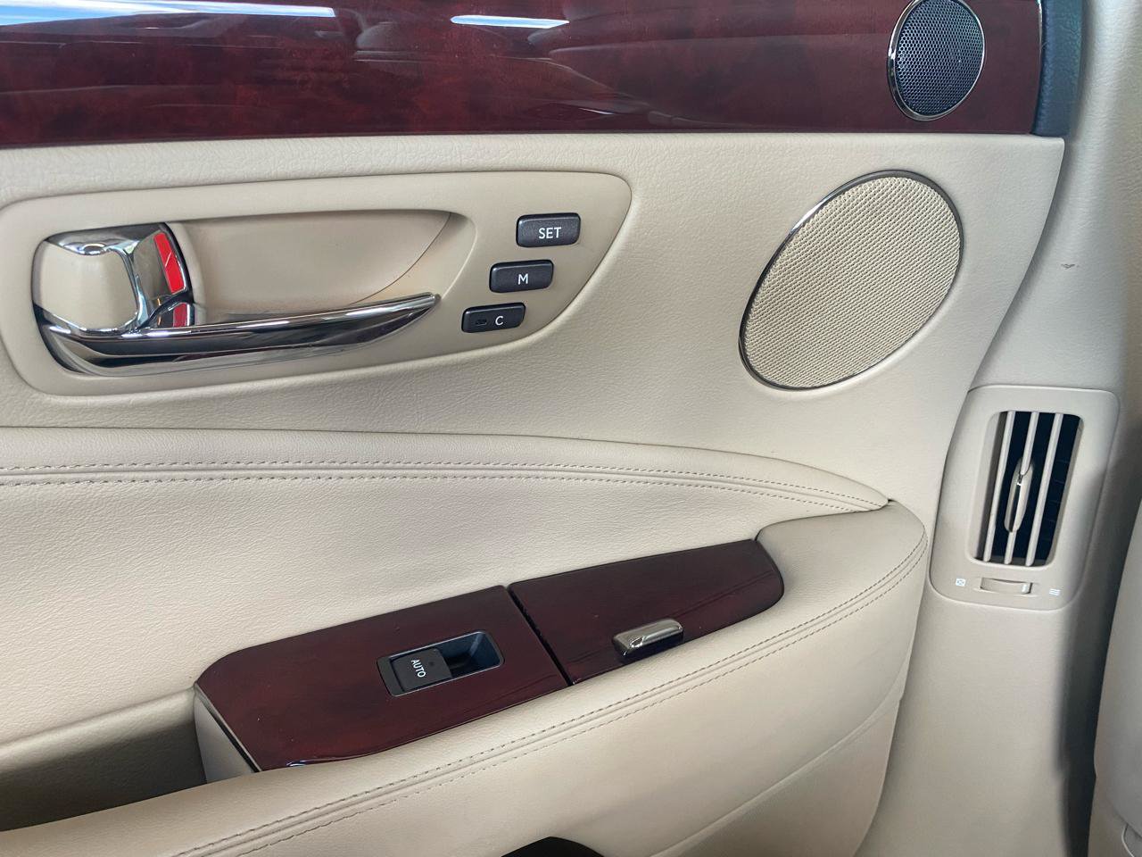 Used 2007 Lexus LS 460 L RWD image 26