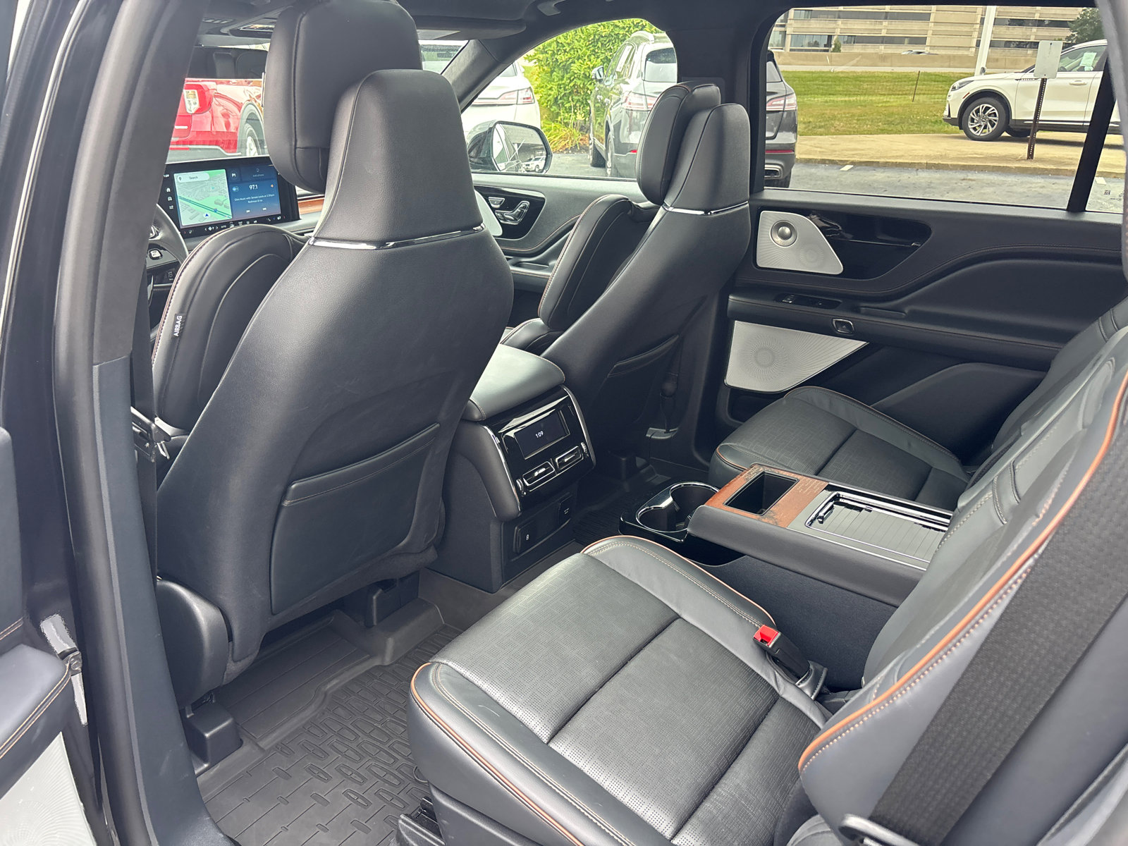 New 2025 Lincoln Aviator Black Label w/ Jet Appearance Package image 29