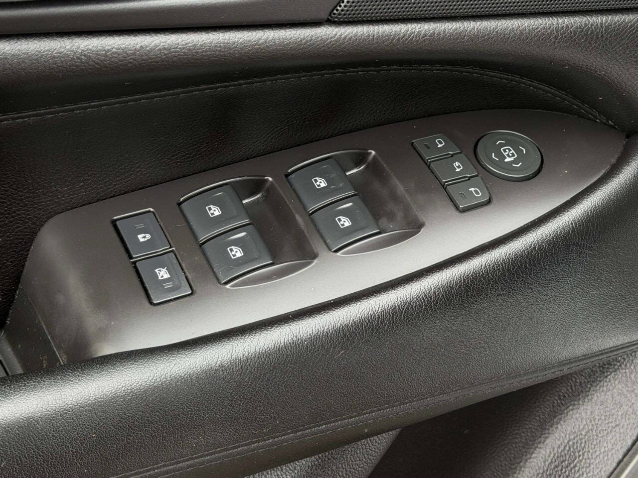 Used 2017 Cadillac Escalade ESV Luxury image 17