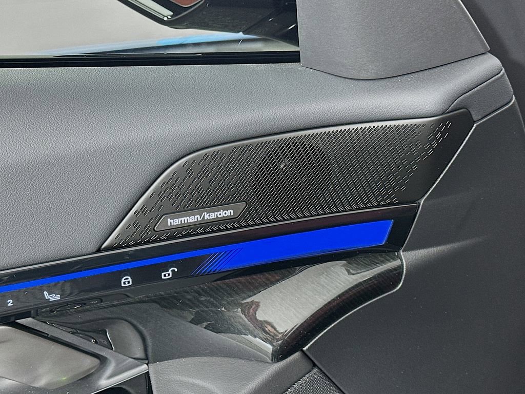 Used 2026 BMW 550e xDrive w/ Premium Package image 24