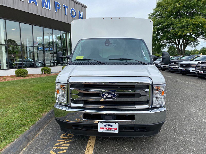 New 2027 Ford E-350 and Econoline 350 Super Duty w/ Power Equipment Group RWD image 2