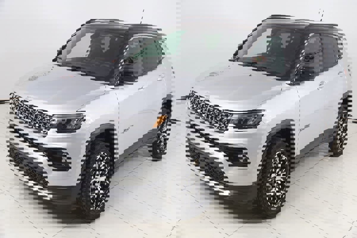 Used 2024 Jeep Compass Limited image 20