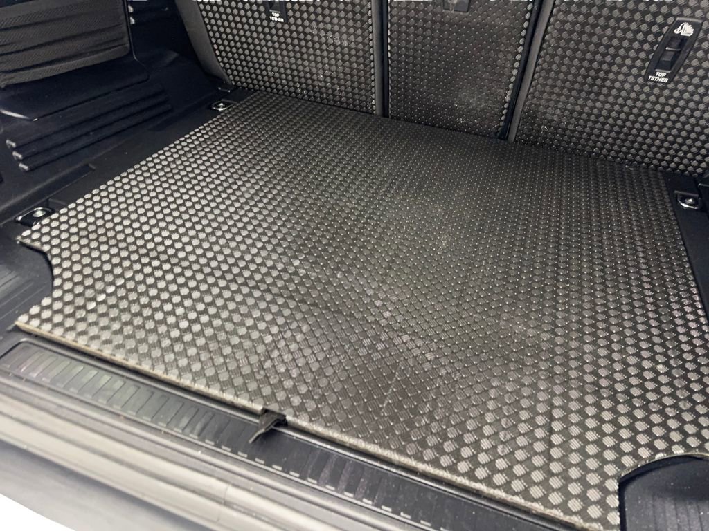 Used 2025 Land Rover Defender 110 S image 76