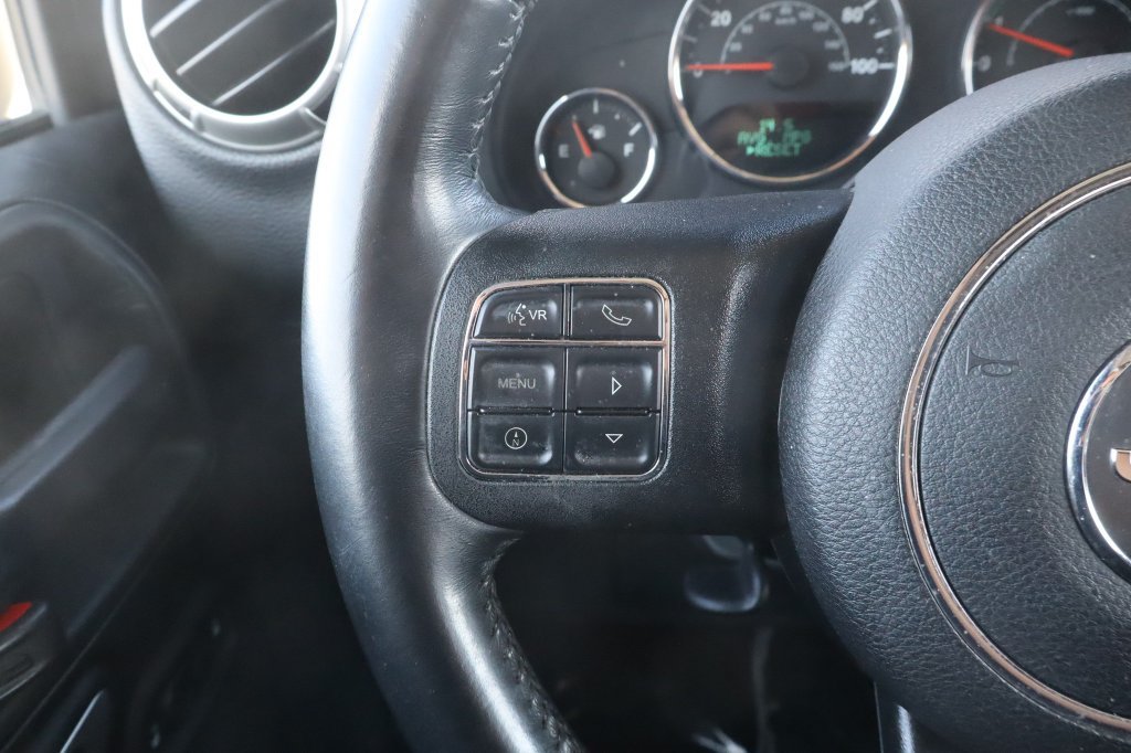 Used 2018 Jeep Wrangler Unlimited Rubicon w/ Connectivity Group AWD/4WD image 25