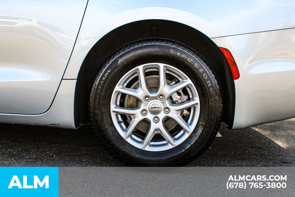 Used 2024 Chrysler Pacifica Touring-L image 16