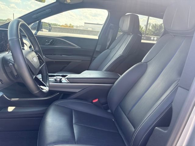 Used 2024 Cadillac Lyriq Luxury AWD/4WD image 3