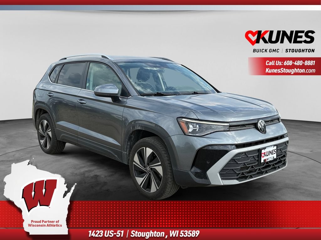 Used 2025 Volkswagen Taos SE AWD/4WD image 1
