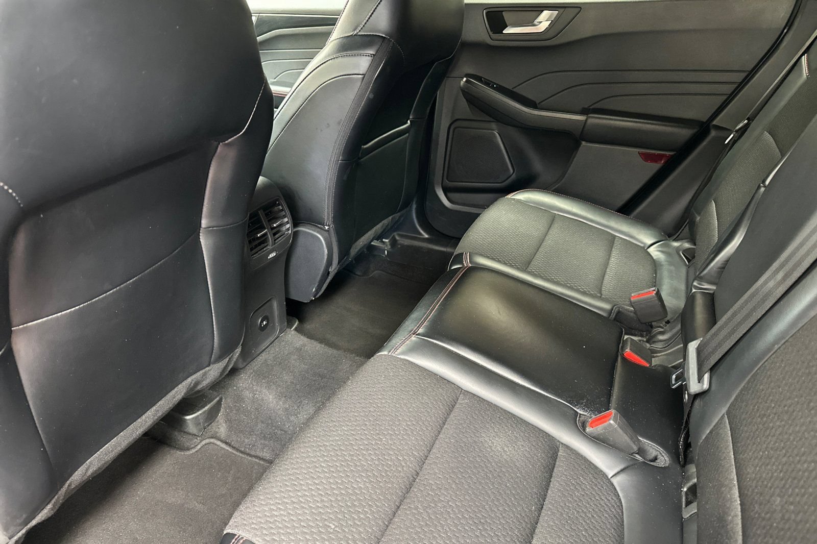 Used 2025 Ford Escape ST-Line Select AWD/4WD image 16