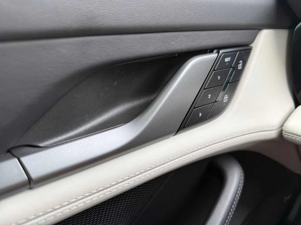 Used 2025 Porsche Taycan image 25