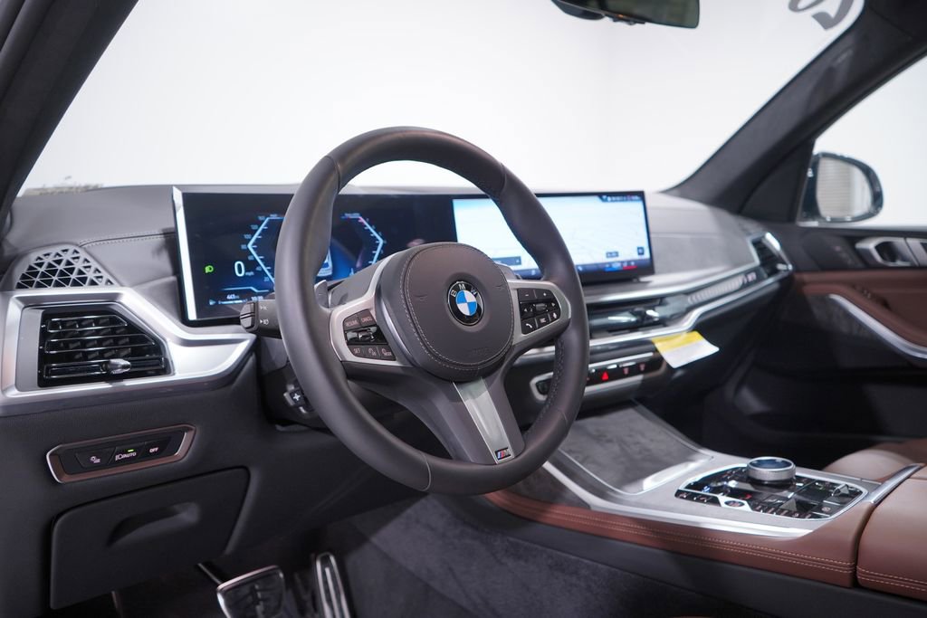 Used 2026 BMW X7 xDrive40i w/ M Sport Package AWD/4WD image 6