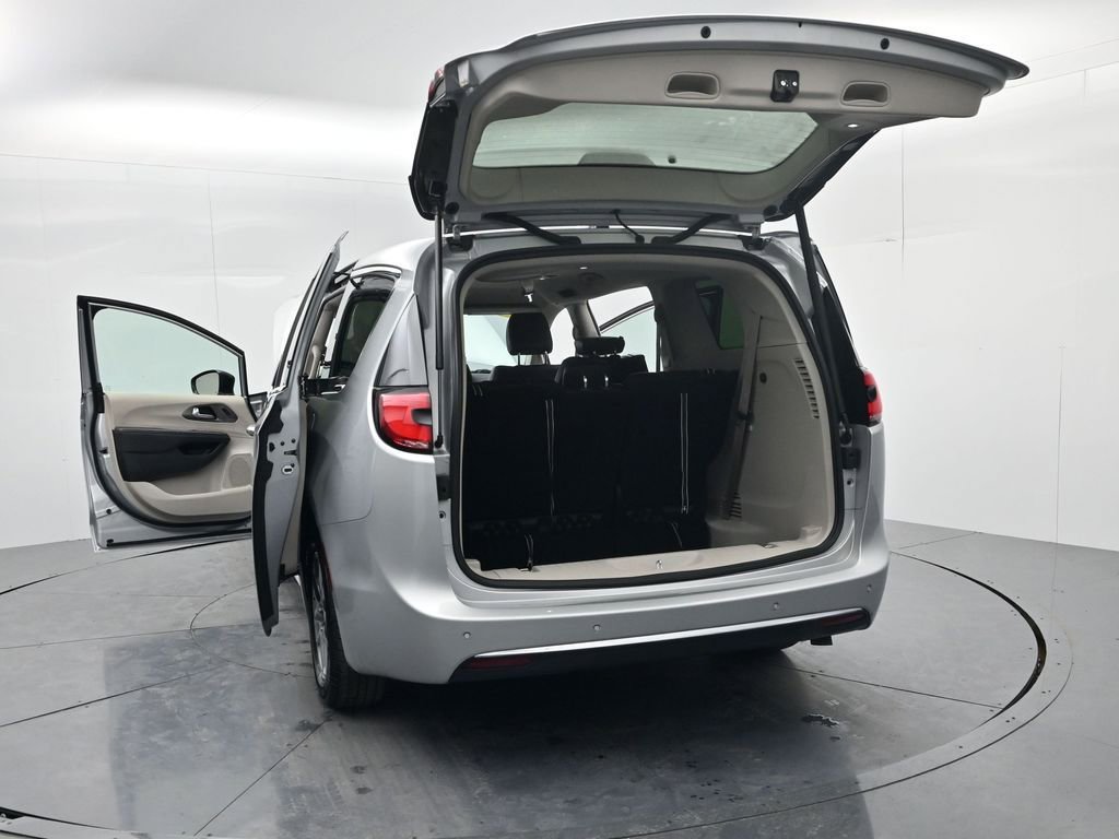 Used 2024 Chrysler Pacifica Touring-L image 55