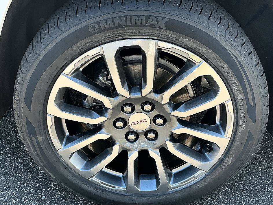 Used 2021 GMC Acadia Denali w/ Denali Technology Package FWD image 10