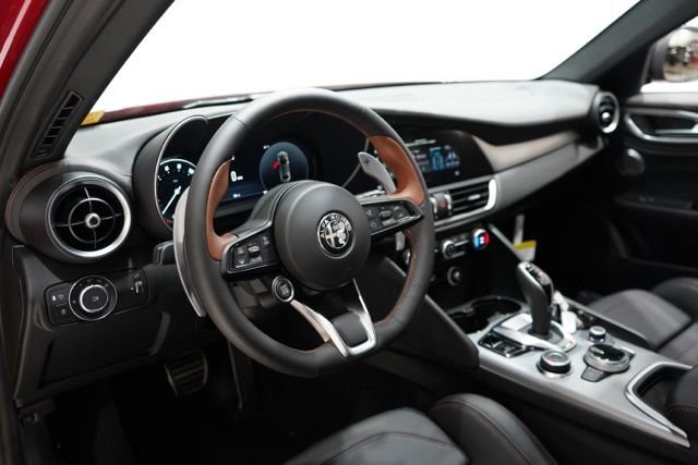 New 2025 Alfa Romeo Giulia w/ Driving Assist Package image 15