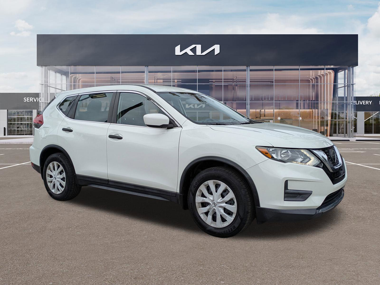 Used 2019 Nissan Rogue S image 2