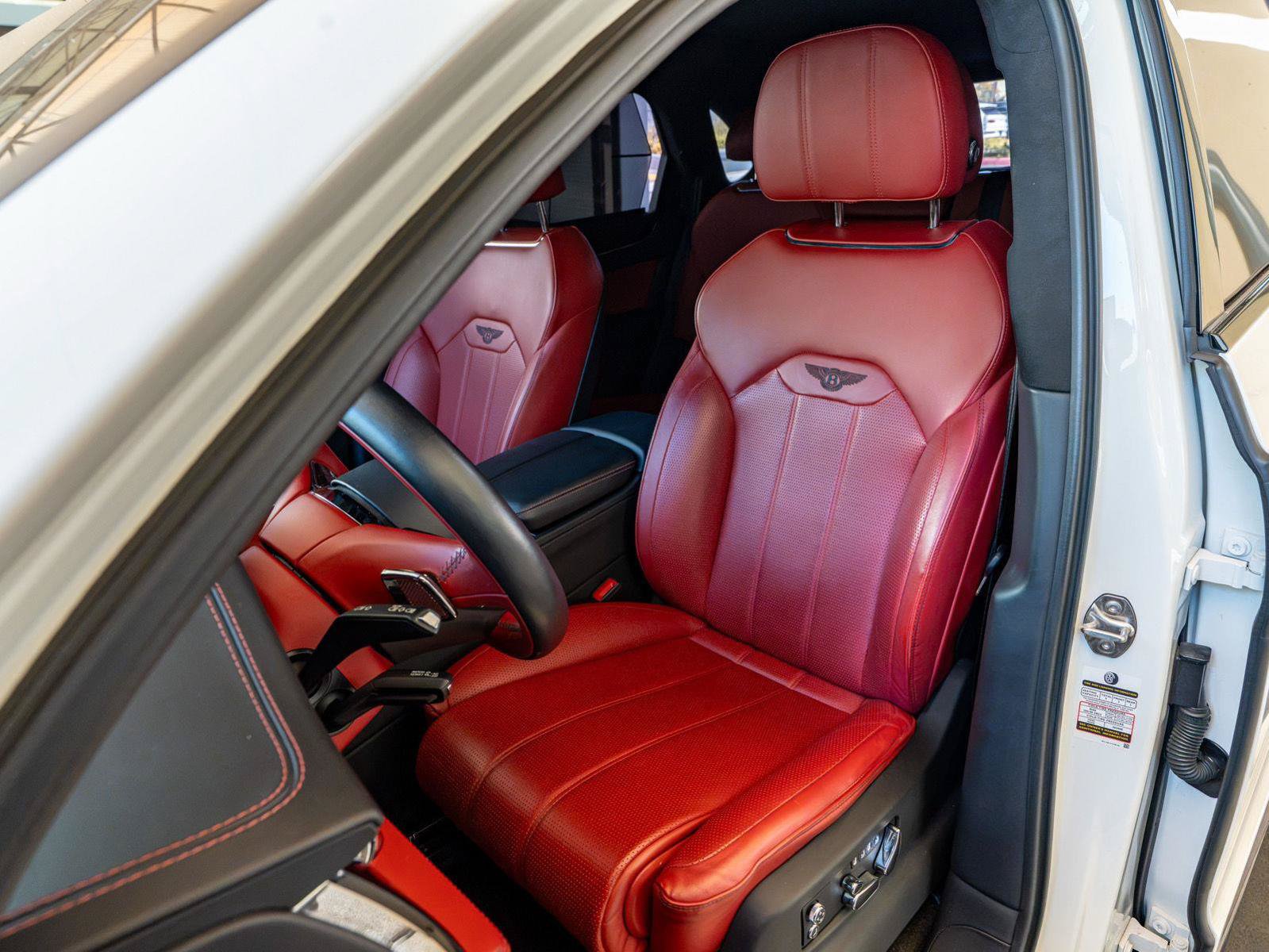 Used 2023 Bentley Bentayga AWD/4WD image 13