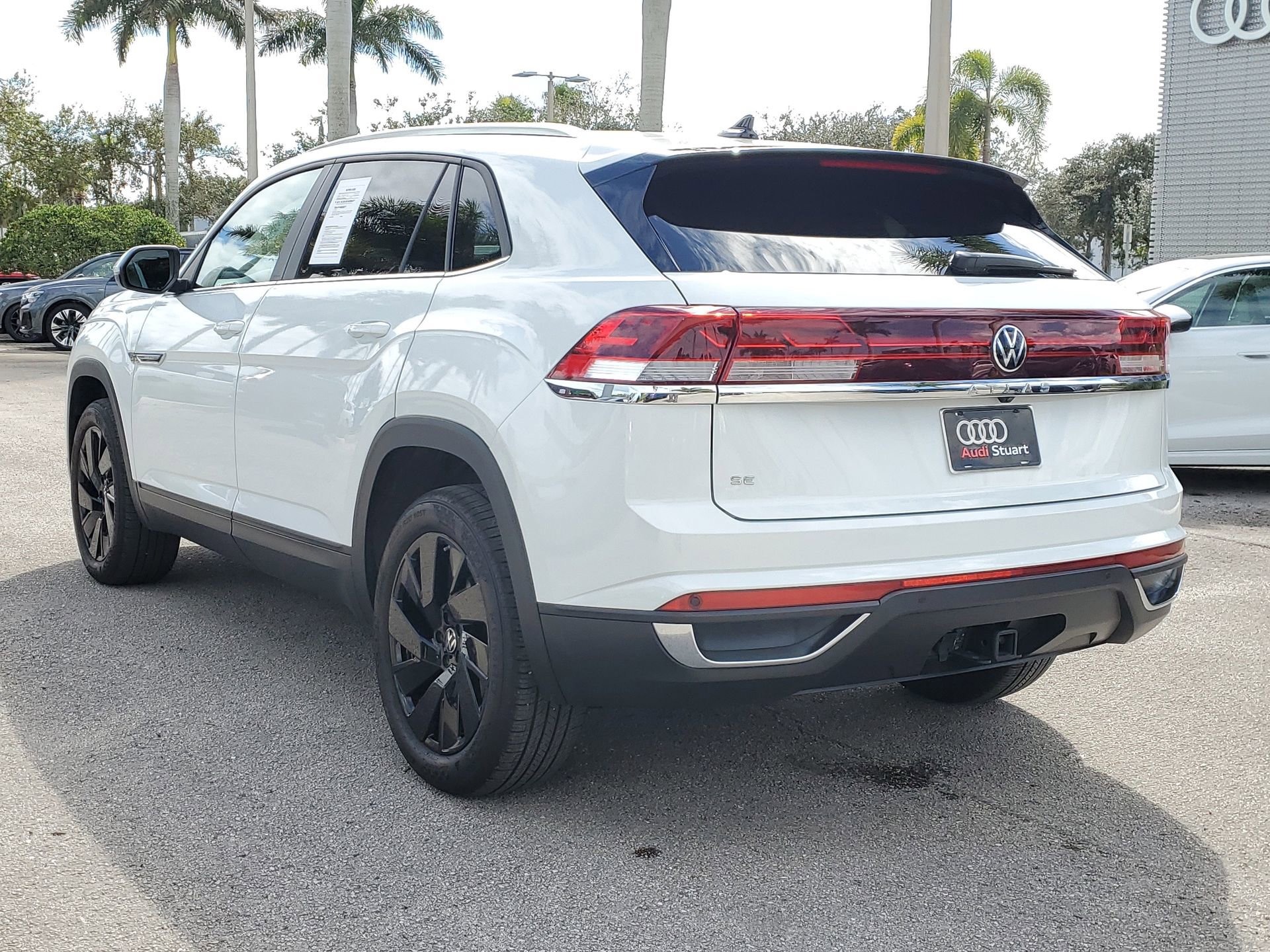 Used 2025 Volkswagen Atlas Cross Sport SE w/ Black Wheel Package image 4