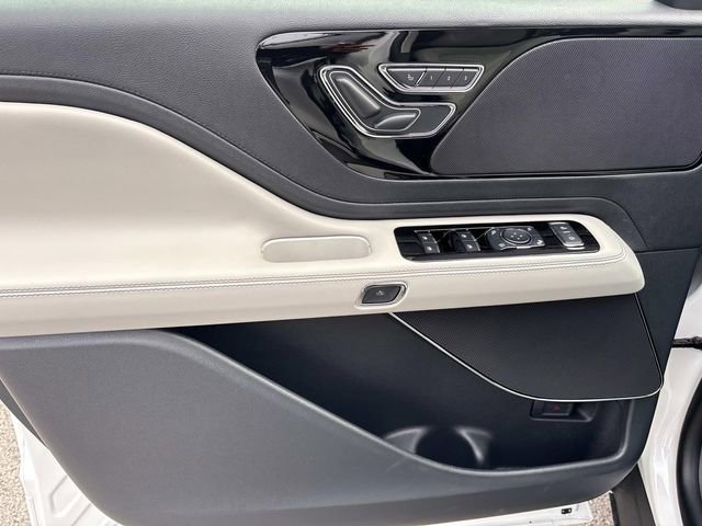 New 2026 Lincoln Aviator 2WD w/ Jet Appearance Package image 21