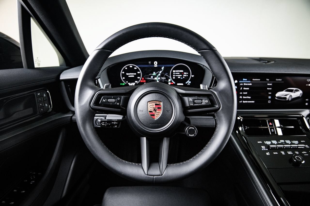 Certified 2025 Porsche Panamera image 26