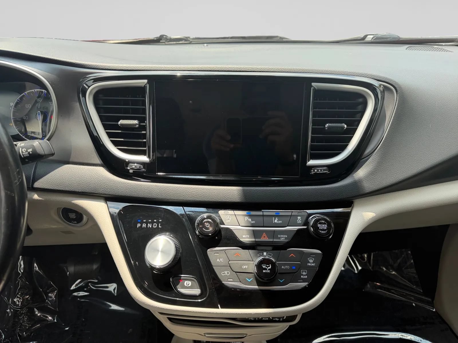Used 2021 Chrysler Pacifica Touring-L FWD image 19