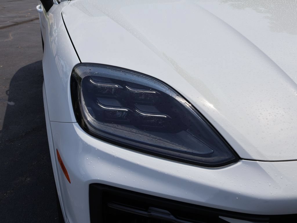 Used 2025 Porsche Cayenne Coupe AWD/4WD image 13