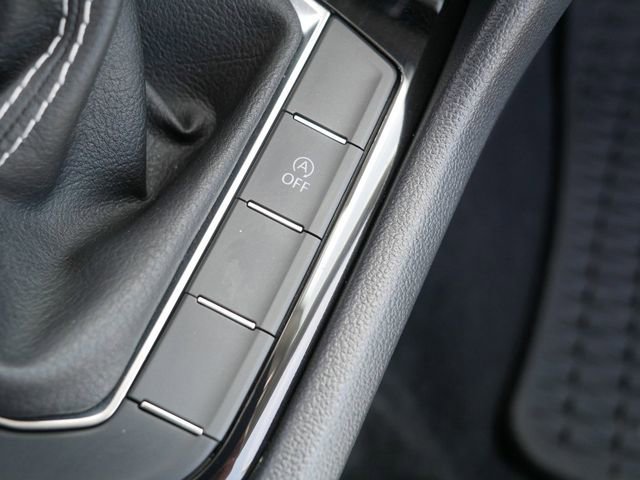 Certified 2023 Volkswagen Taos SE w/ Panoramic Sunroof Package AWD/4WD image 33