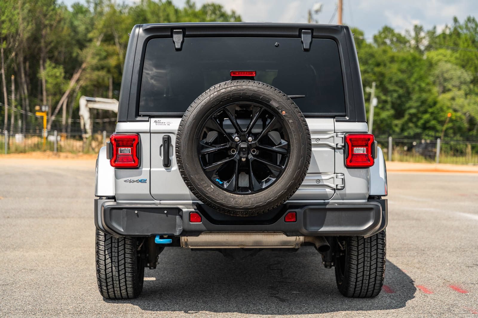 Used 2023 Jeep Wrangler Unlimited Sahara w/ Cold Weather Group AWD/4WD image 6