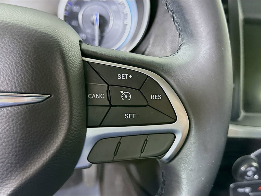 Used 2016 Chrysler 300 Limited image 21