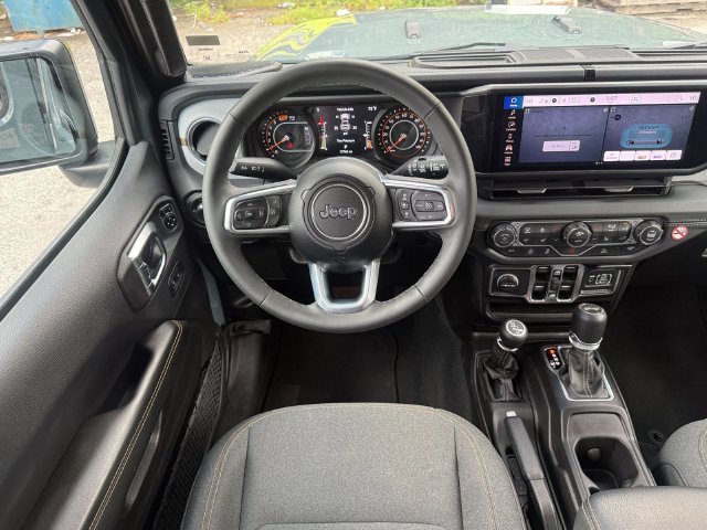 Used 2026 Jeep Wrangler Unlimited Sahara AWD/4WD image 16