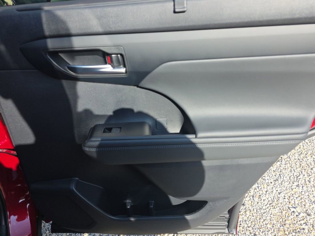 Certified 2026 Toyota Highlander XLE image 18