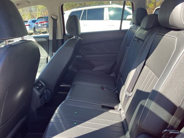 Used 2023 Volkswagen Tiguan SE w/ Panoramic Sunroof Package image 12
