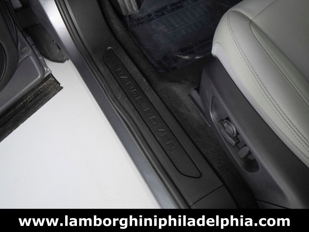 Used 2025 Land Rover Range Rover Evoque S AWD/4WD image 14