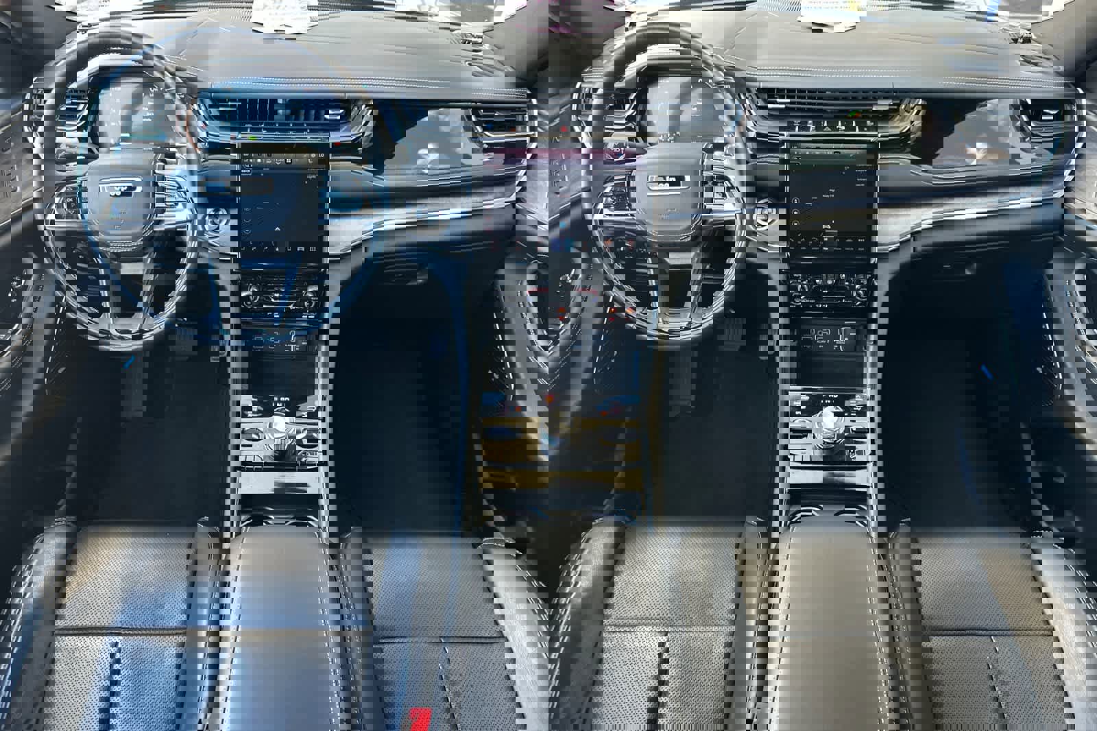 Used 2022 Jeep Grand Cherokee Overland w/ Advanced Protech Group III image 15