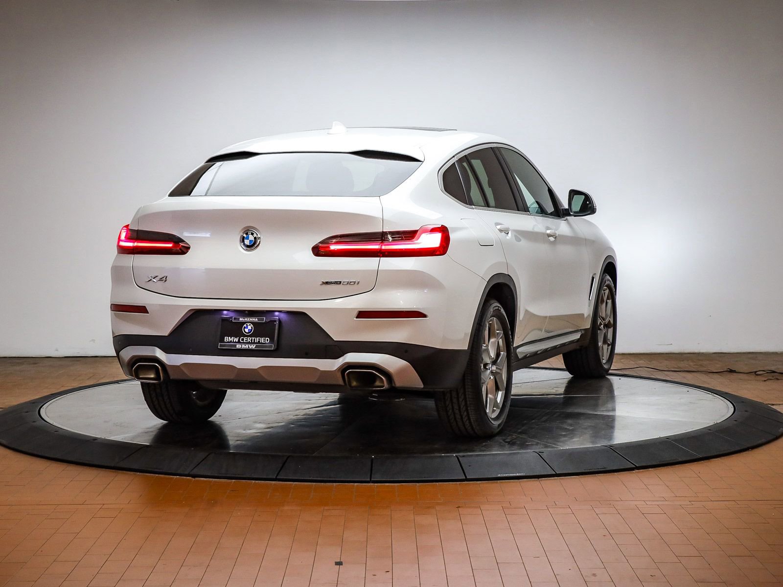Certified 2023 BMW X4 xDrive30i w/ Premium Package image 5