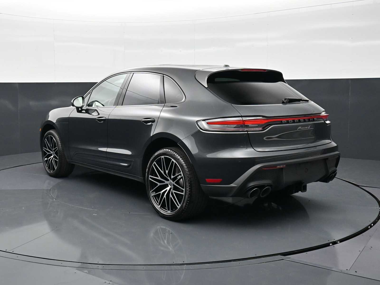 Certified 2025 Porsche Macan Turbo AWD/4WD image 3