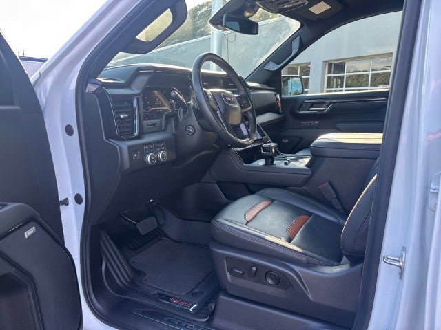 Used 2024 GMC Sierra 1500 AT4 w/ AT4 Premium Package AWD/4WD image 14