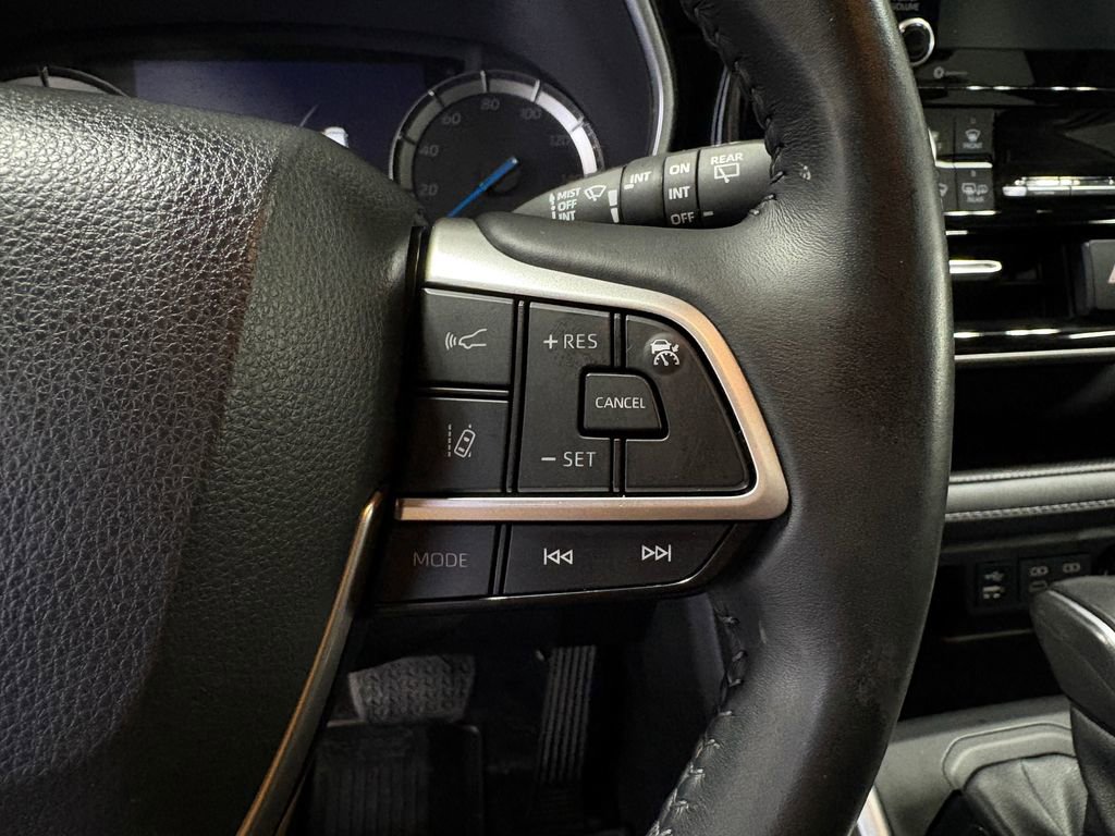 Used 2022 Toyota Highlander XLE image 19