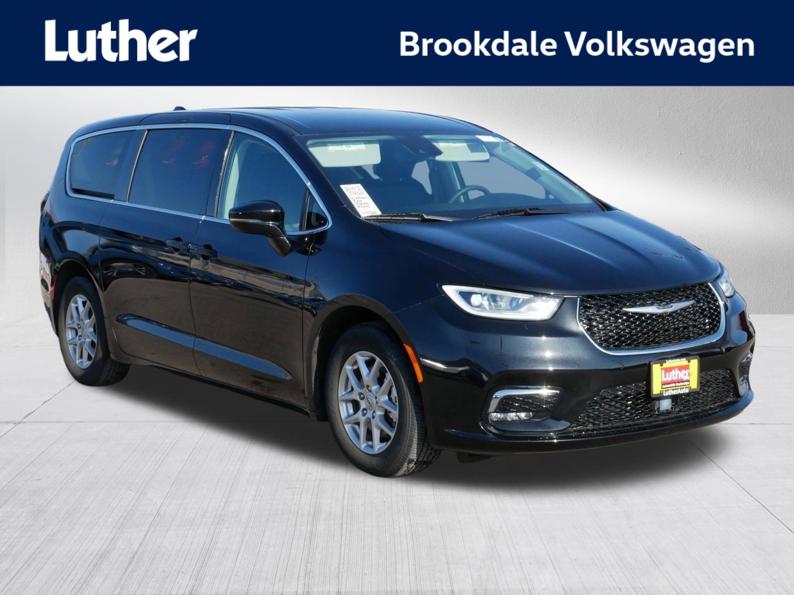 Used 2024 Chrysler Pacifica Touring-L