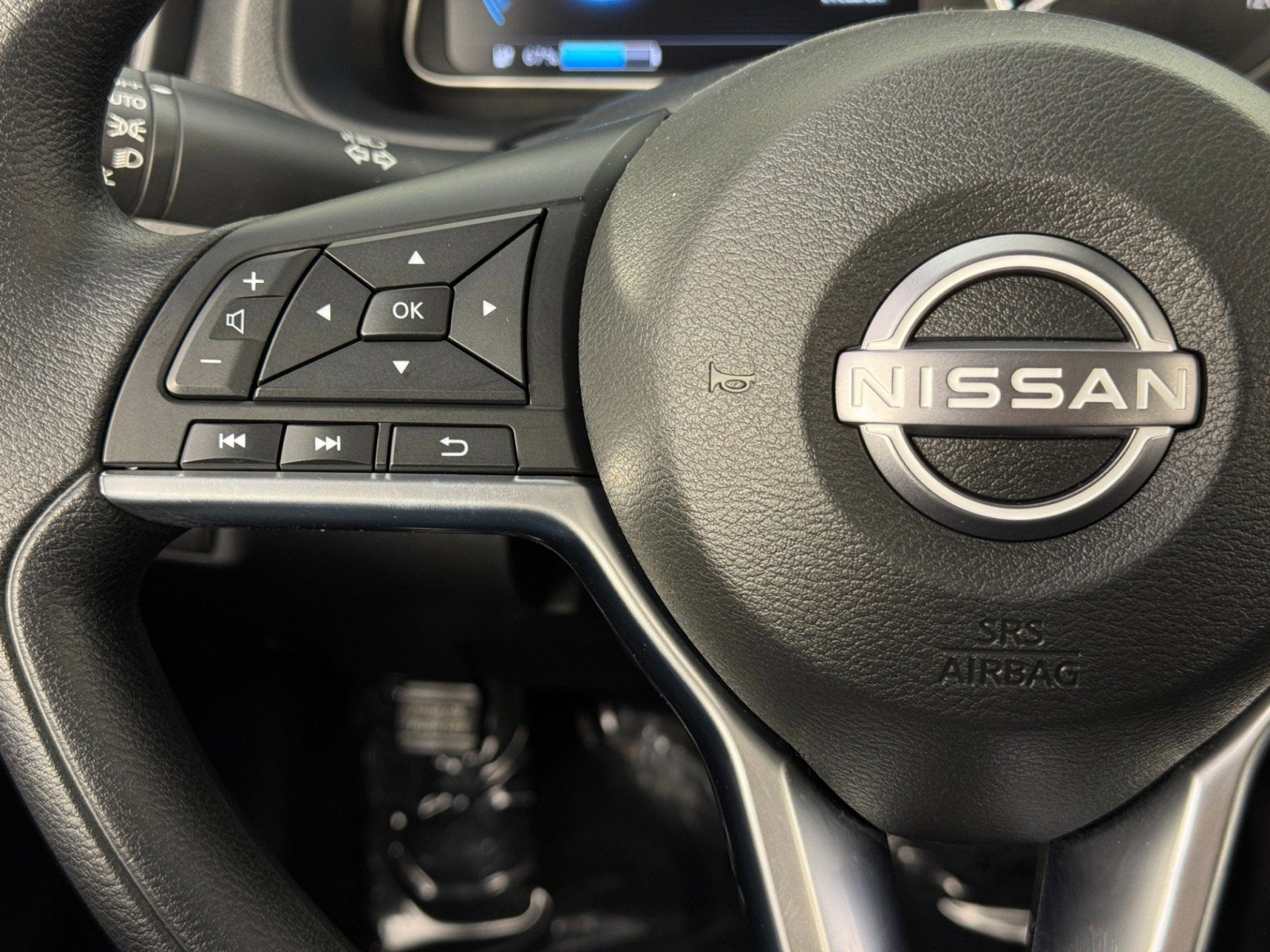 Used 2025 Nissan Leaf S image 19