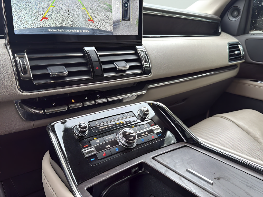 Used 2022 Lincoln Navigator L Reserve RWD image 22