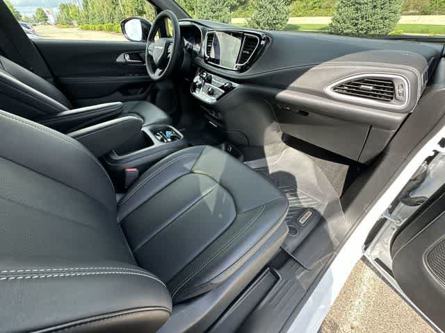 Used 2026 Chrysler Pacifica Select w/ S Appearance Package AWD/4WD image 19