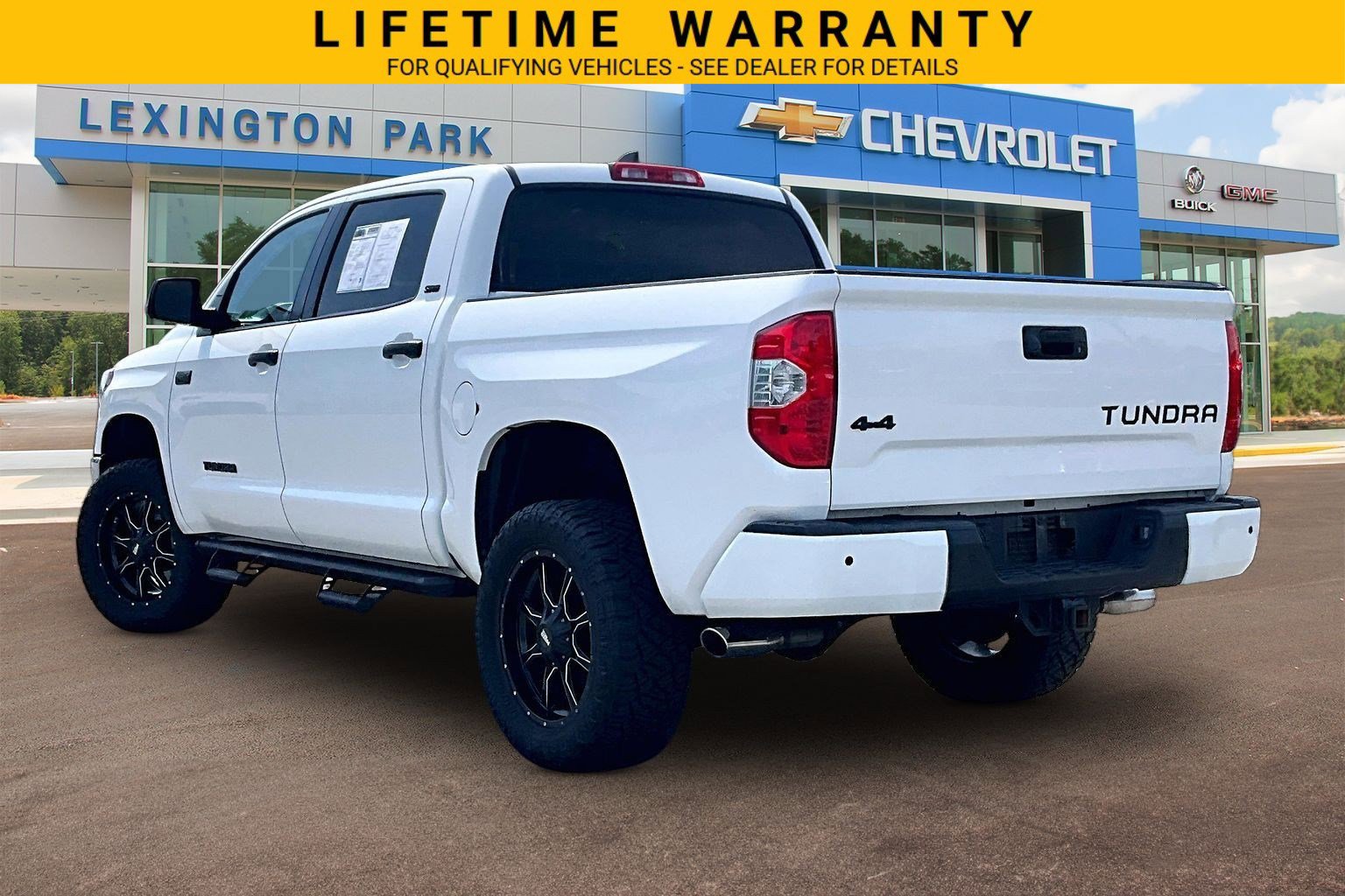 Used 2020 Toyota Tundra SR5 w/ SR5 Convenience Package AWD/4WD image 2